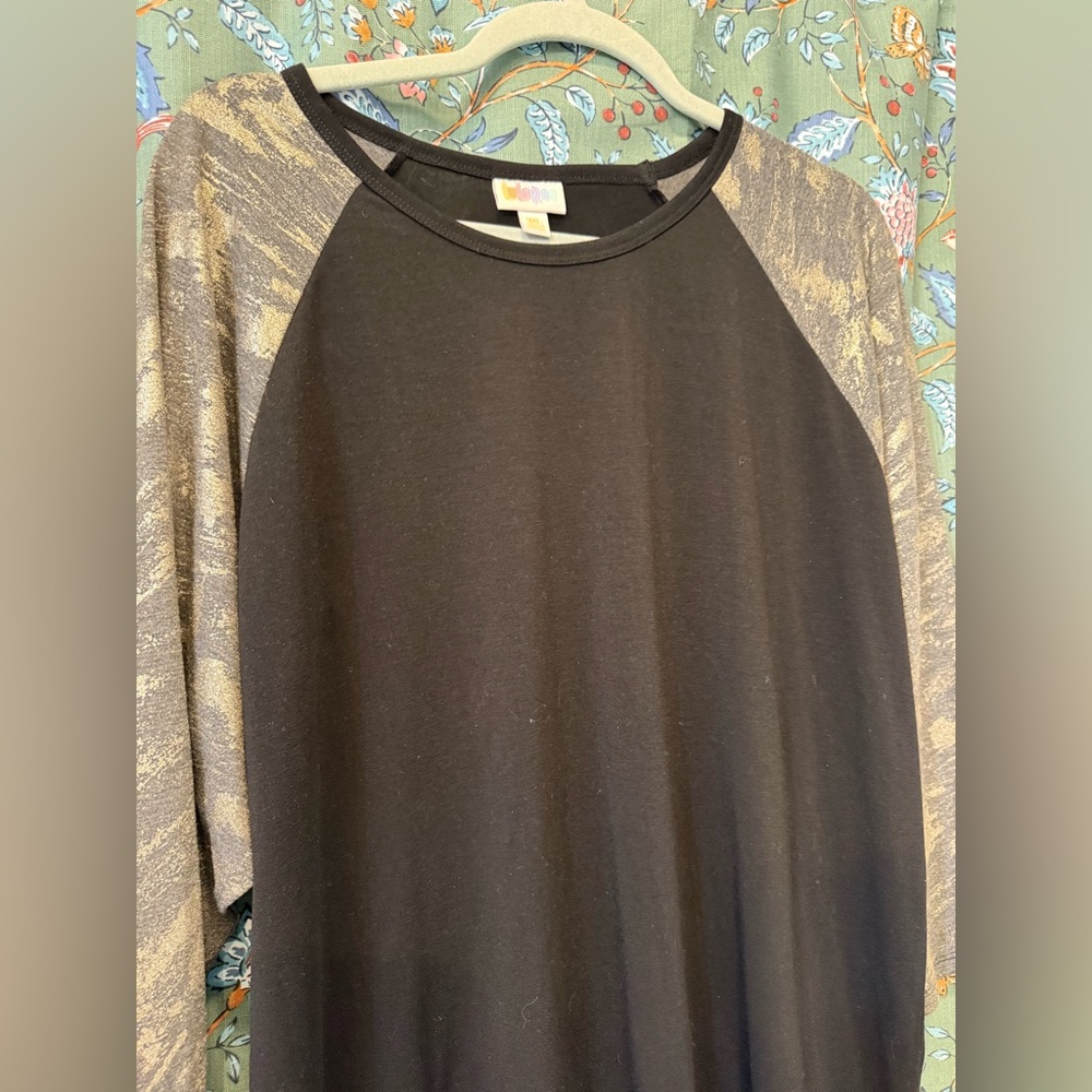 Lularoe Black Raglan Top with Metallic Gold Sleeves 3x